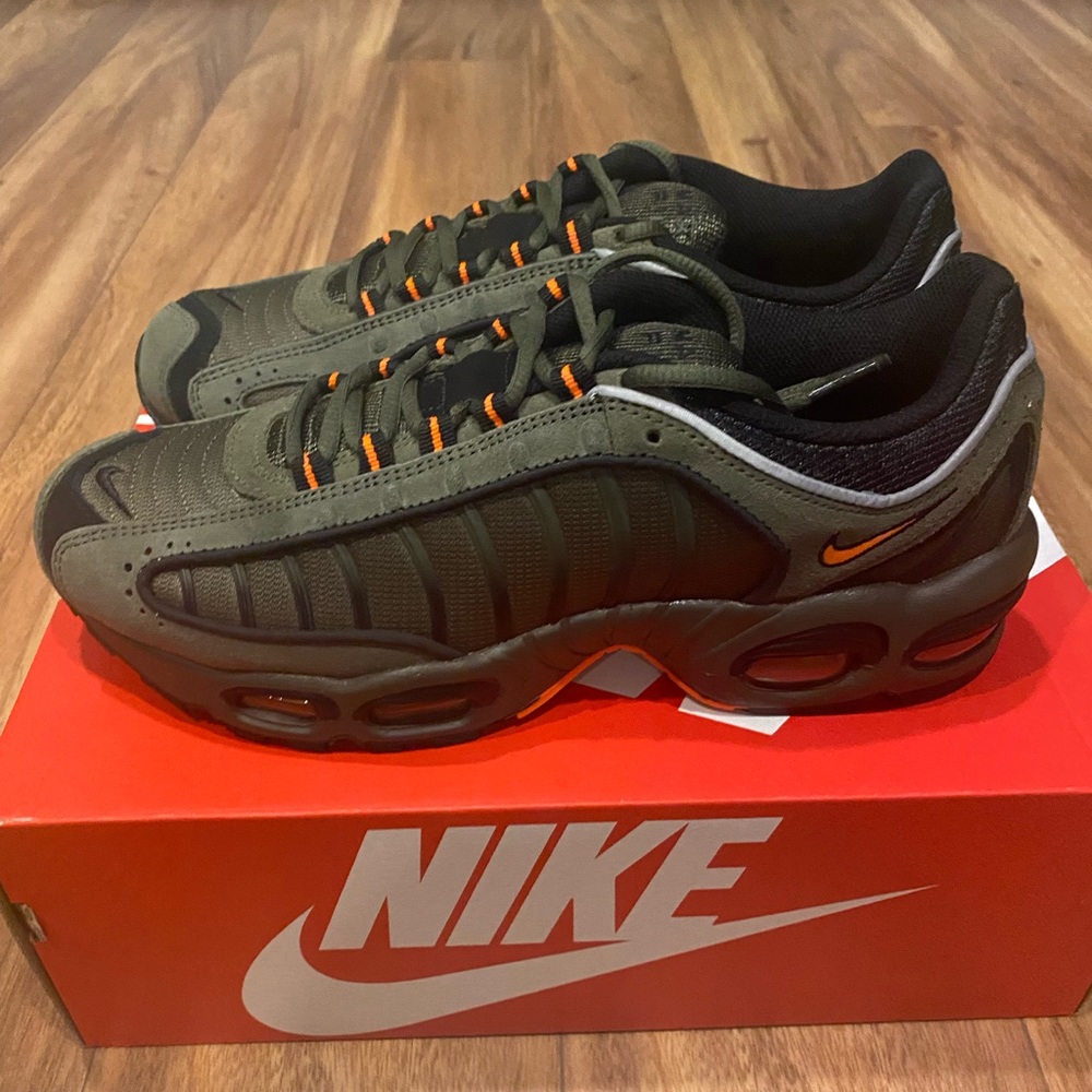 Nike air max army green and orange brand new